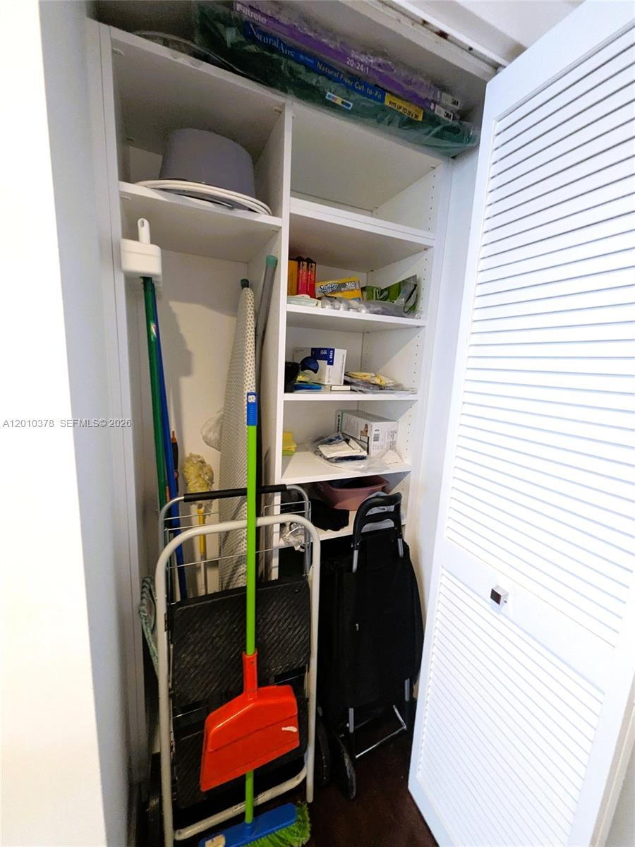 5600 CONDO - Residential