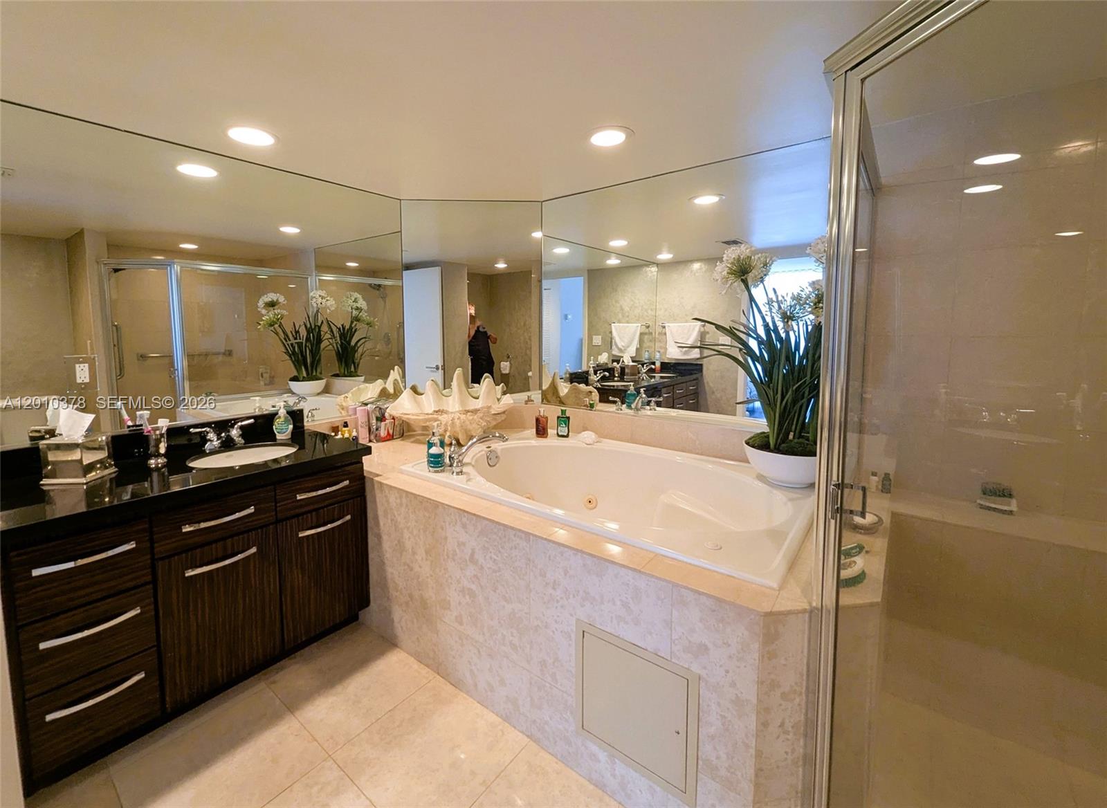 5600 CONDO - Residential