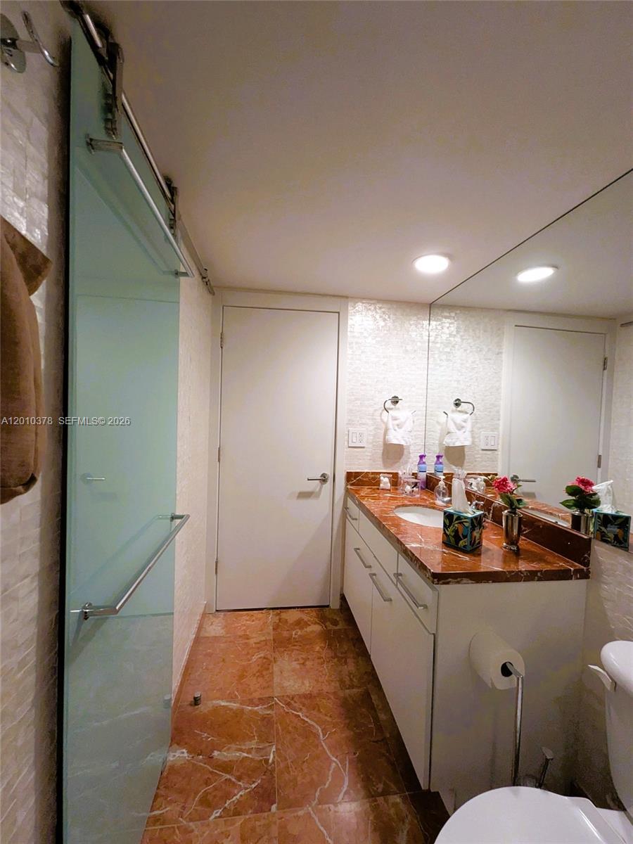 5600 CONDO - Residential