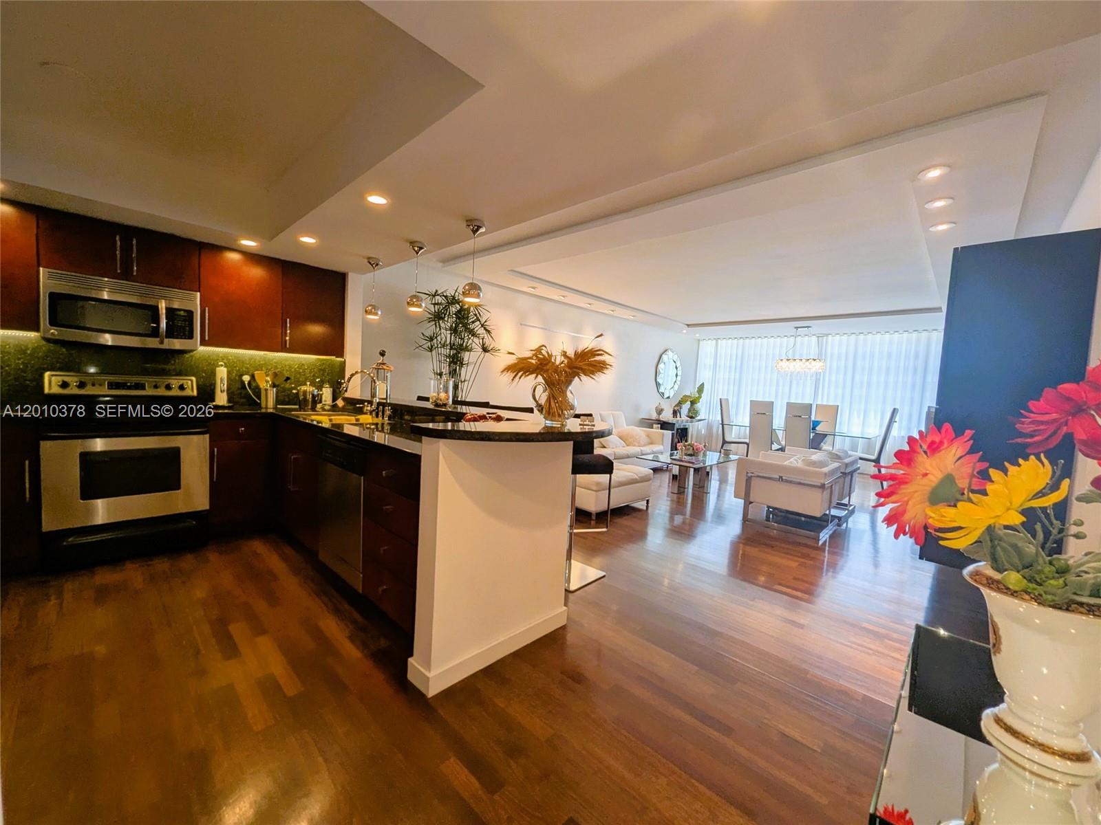 5600 CONDO - Residential