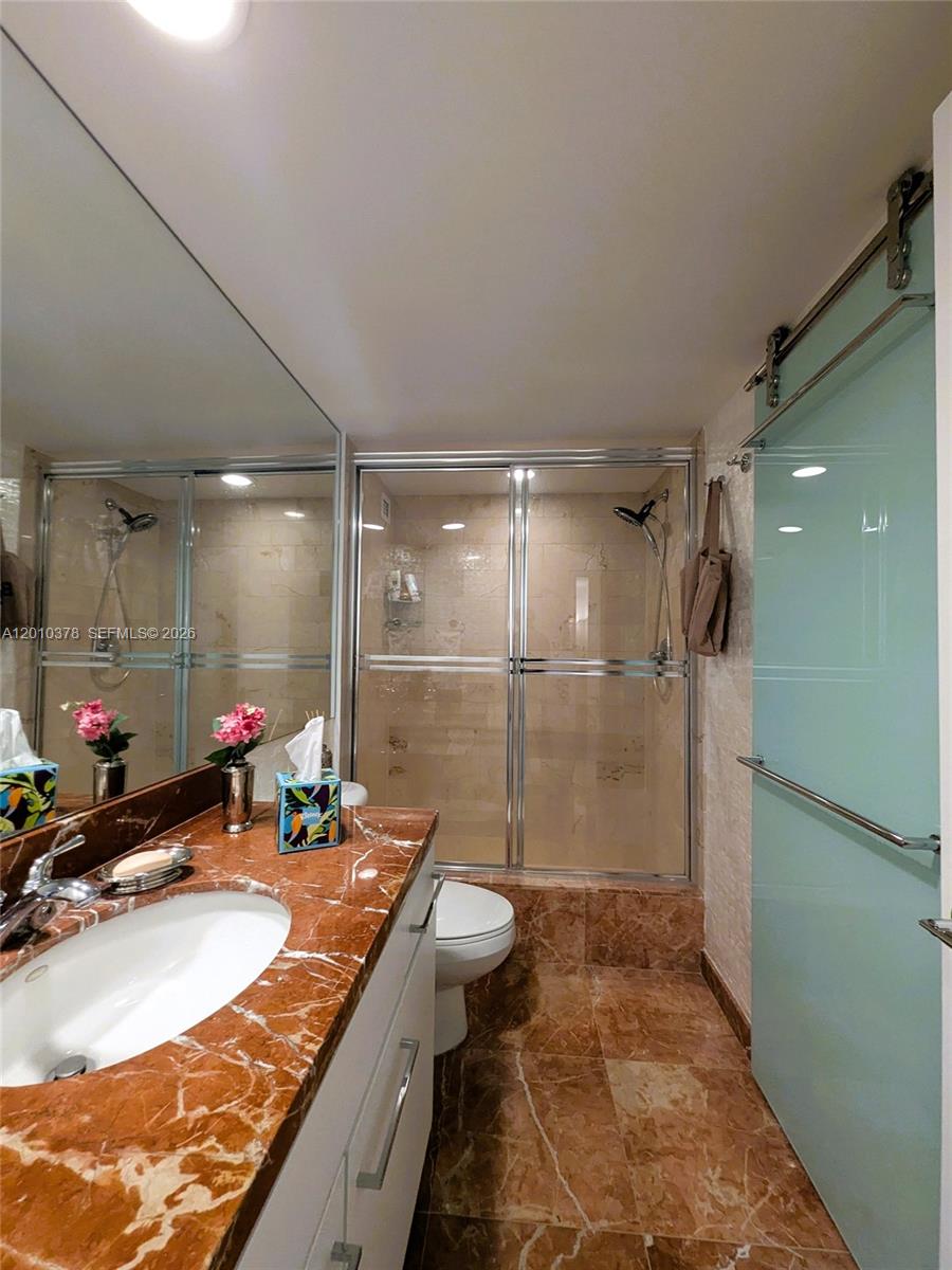 5600 CONDO - Residential