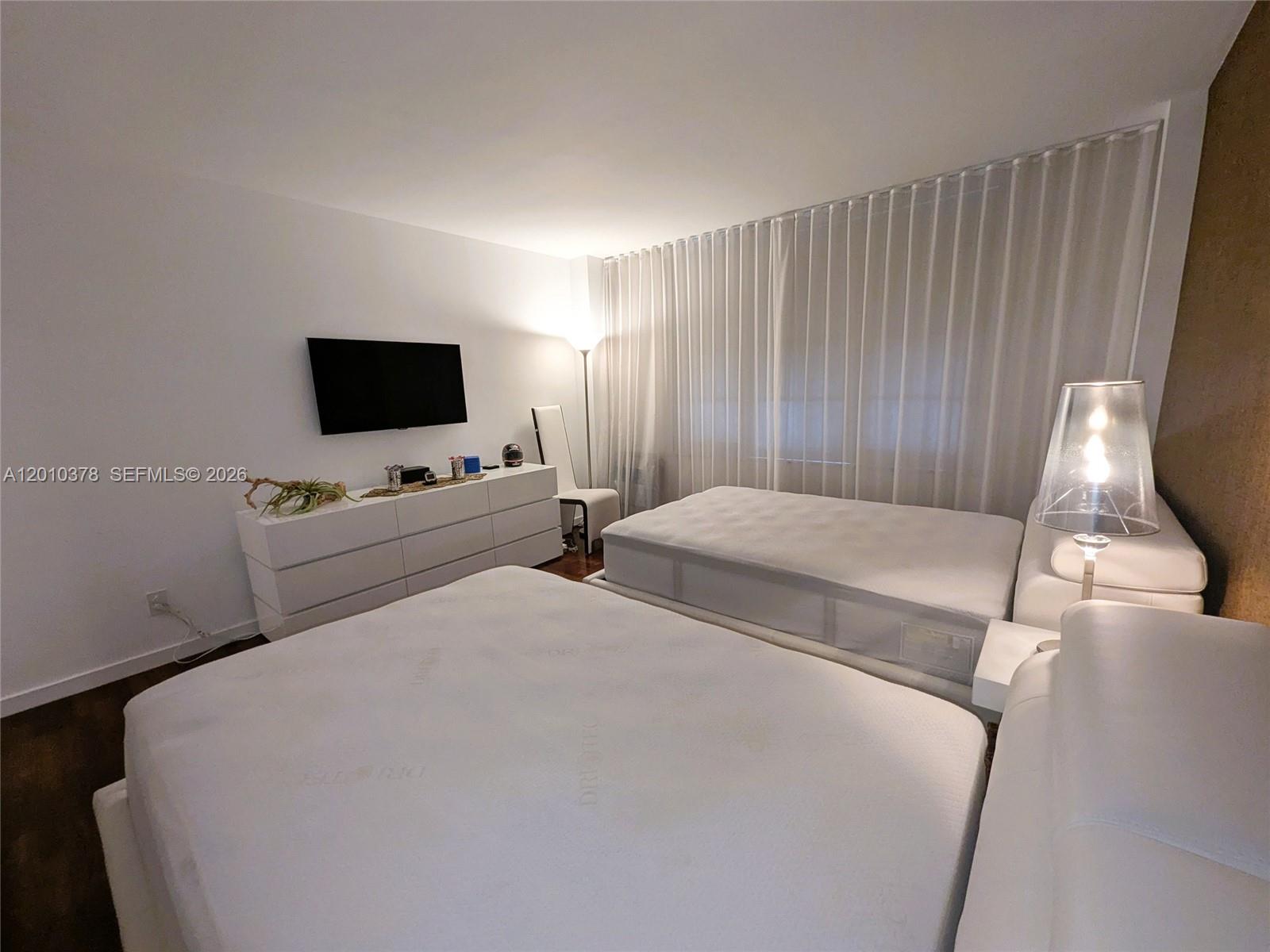 5600 CONDO - Residential