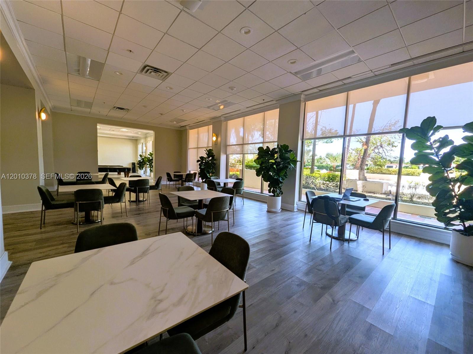5600 CONDO - Residential