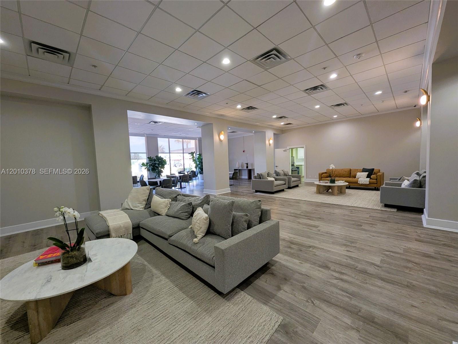 5600 CONDO - Residential