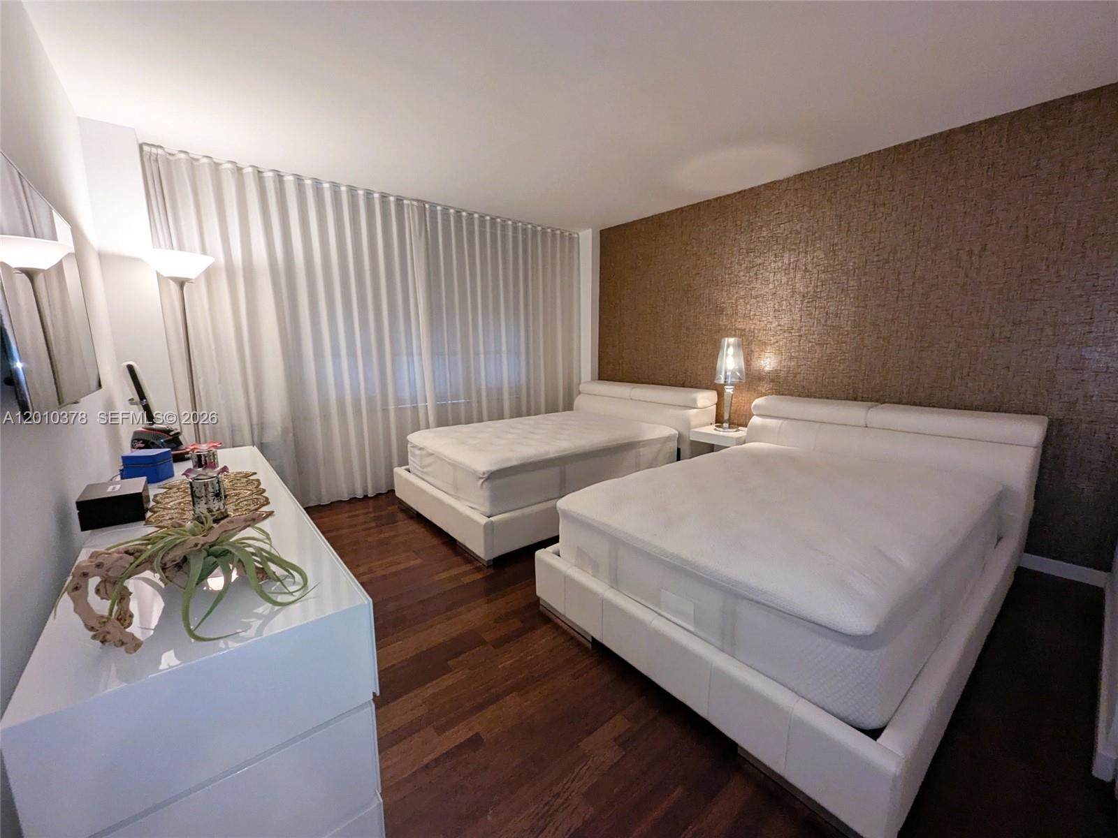 5600 CONDO - Residential