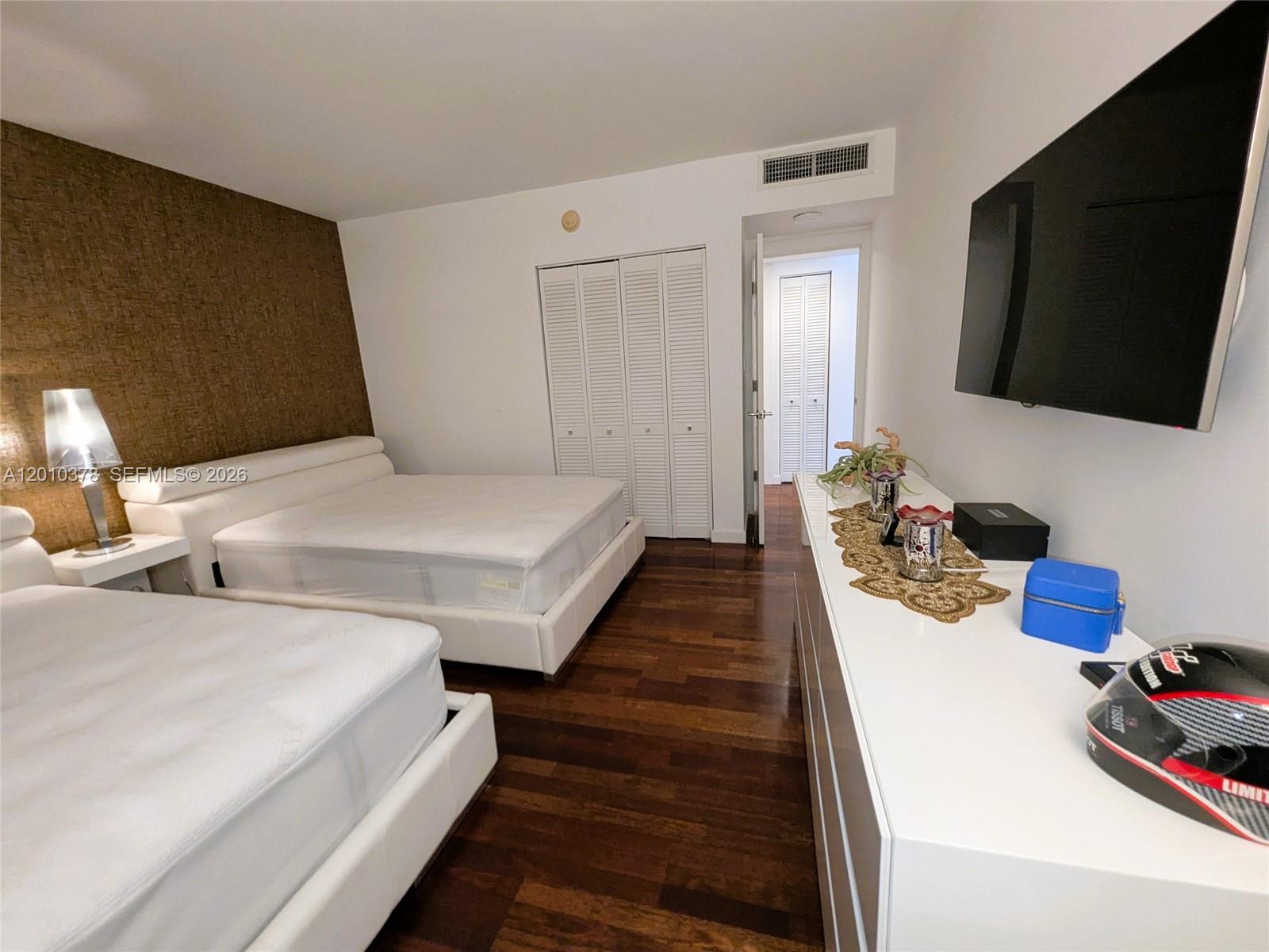 5600 CONDO - Residential