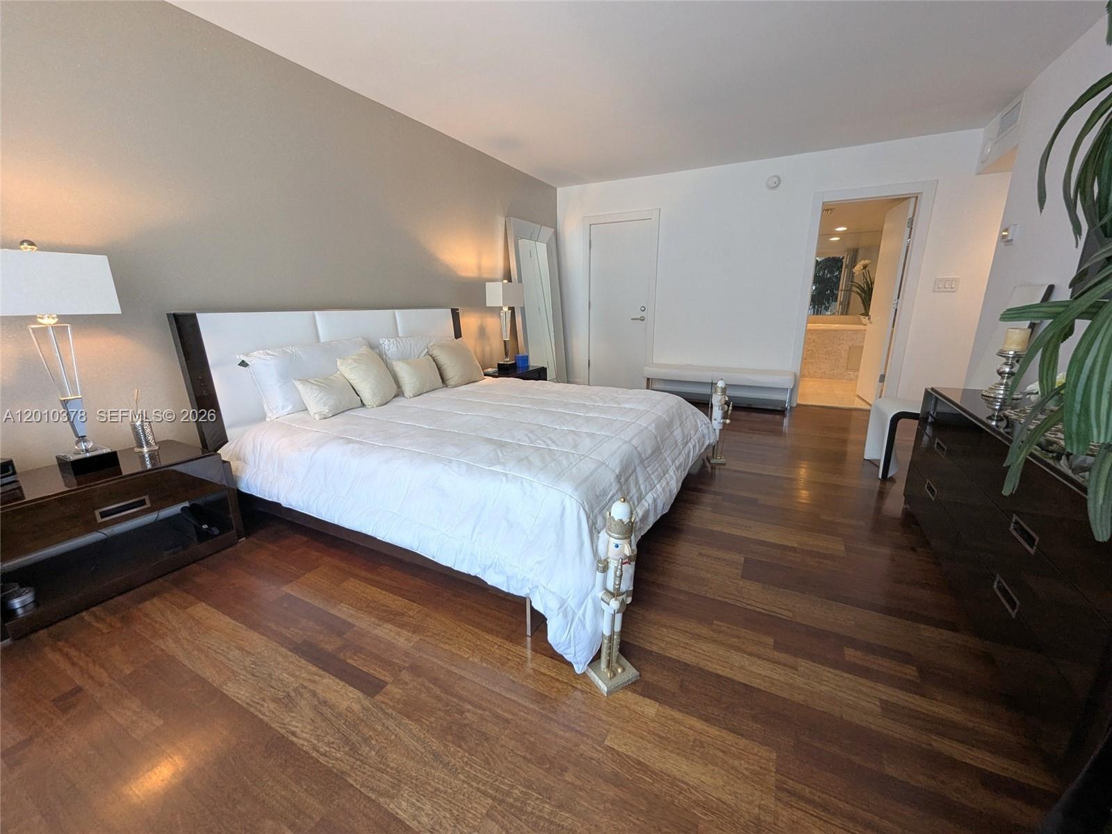 5600 CONDO - Residential