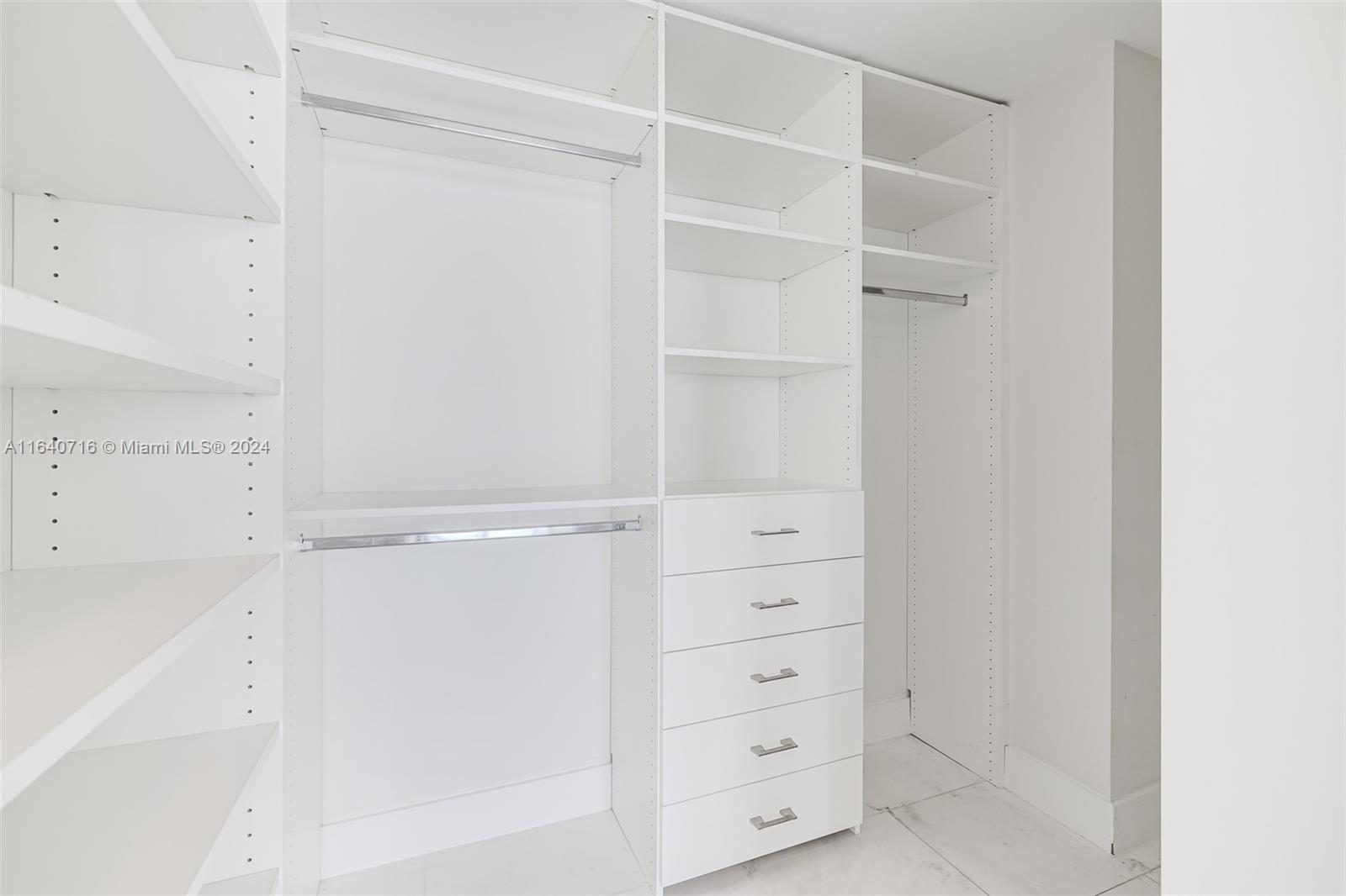 ONE PARAISO CONDO - Residential