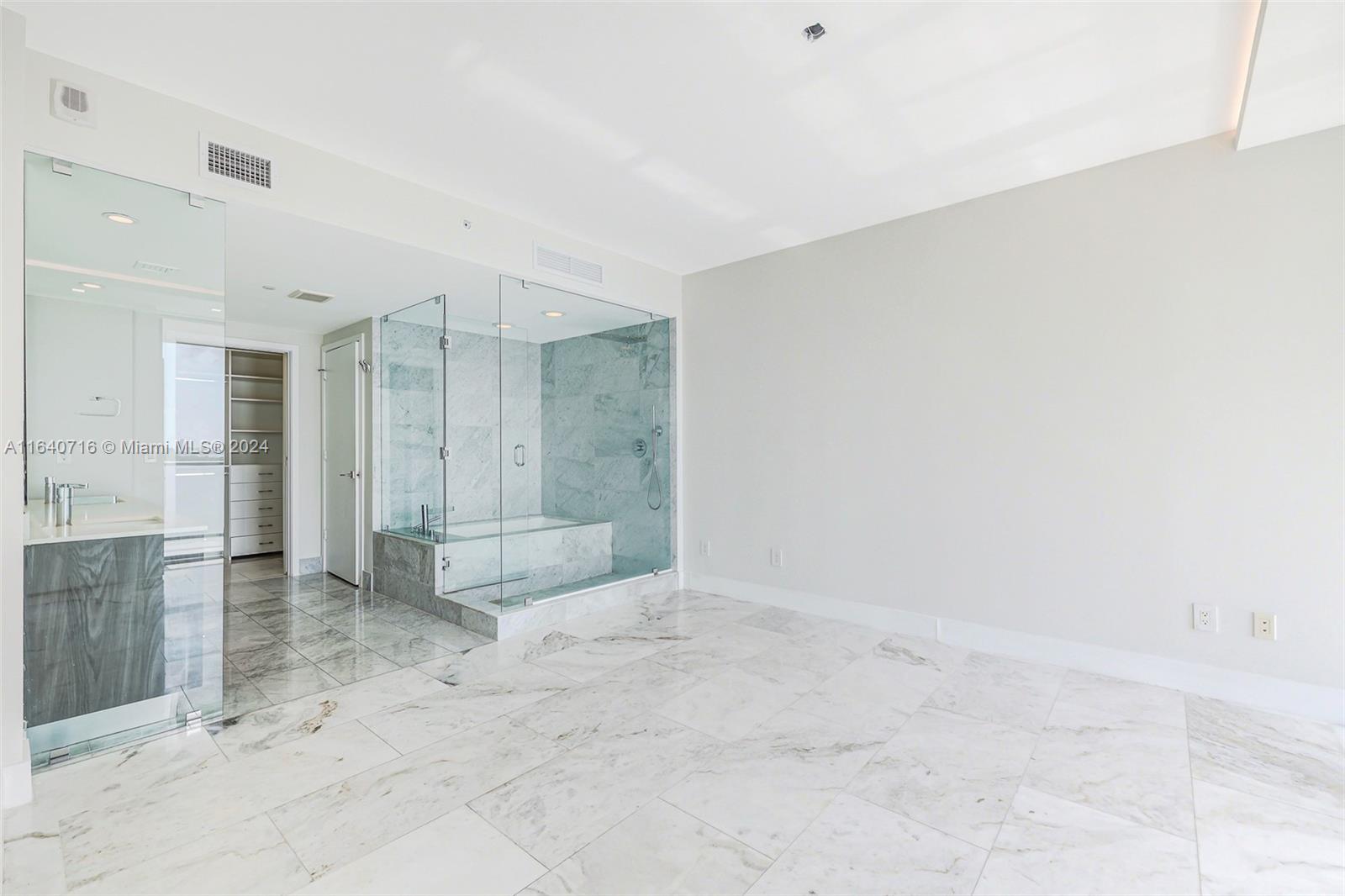 ONE PARAISO CONDO - Residential