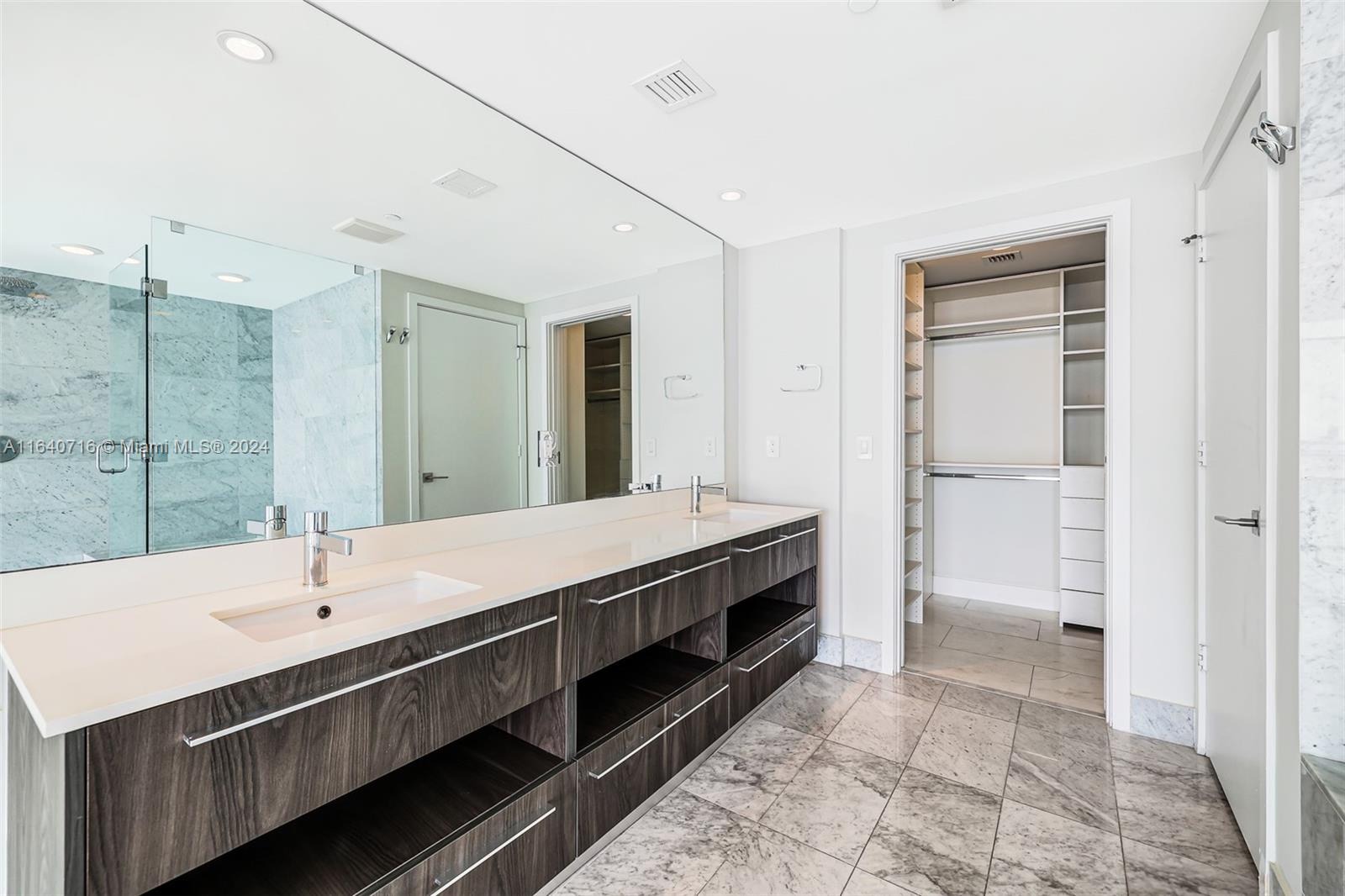 ONE PARAISO CONDO - Residential