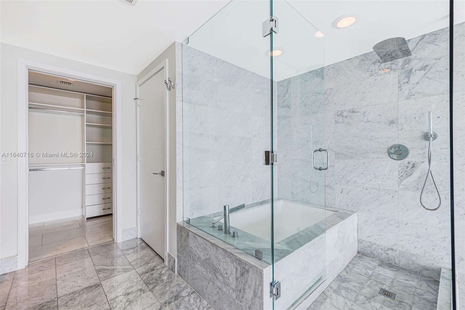 ONE PARAISO CONDO - Residential