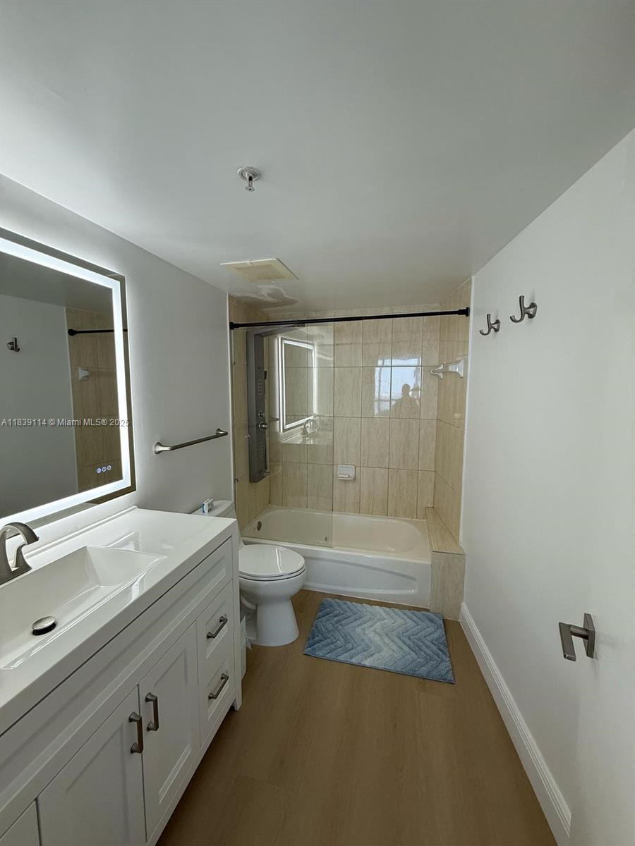 1750 N Bayshore Dr 5401