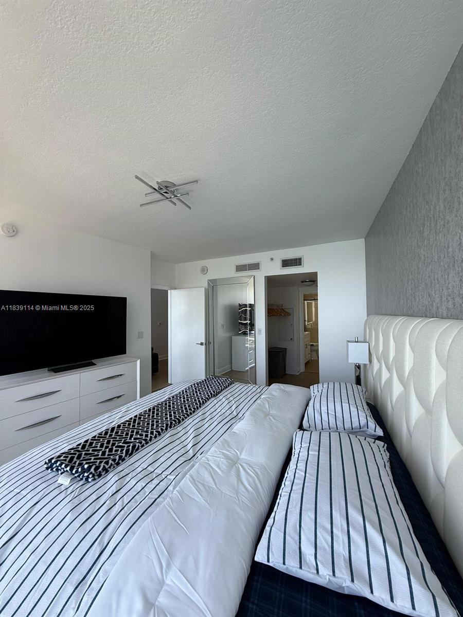 1750 N Bayshore Dr 5401