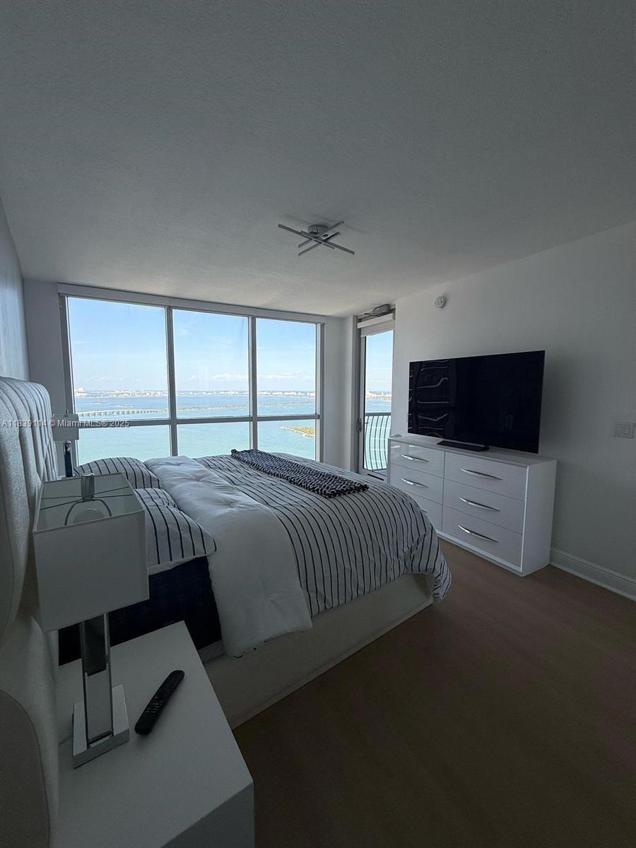 1750 N Bayshore Dr 5401