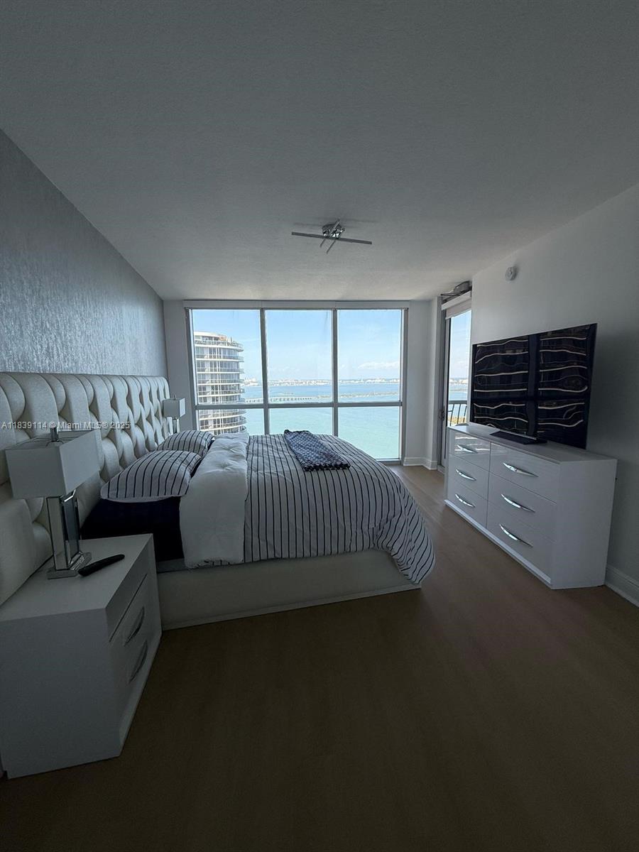 1750 N Bayshore Dr 5401
