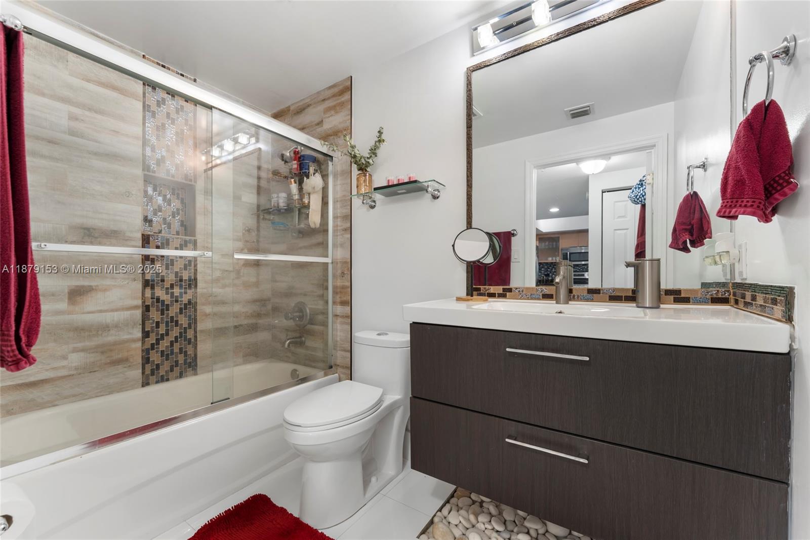 HOLLYWOOD STATION RES CON - Residential