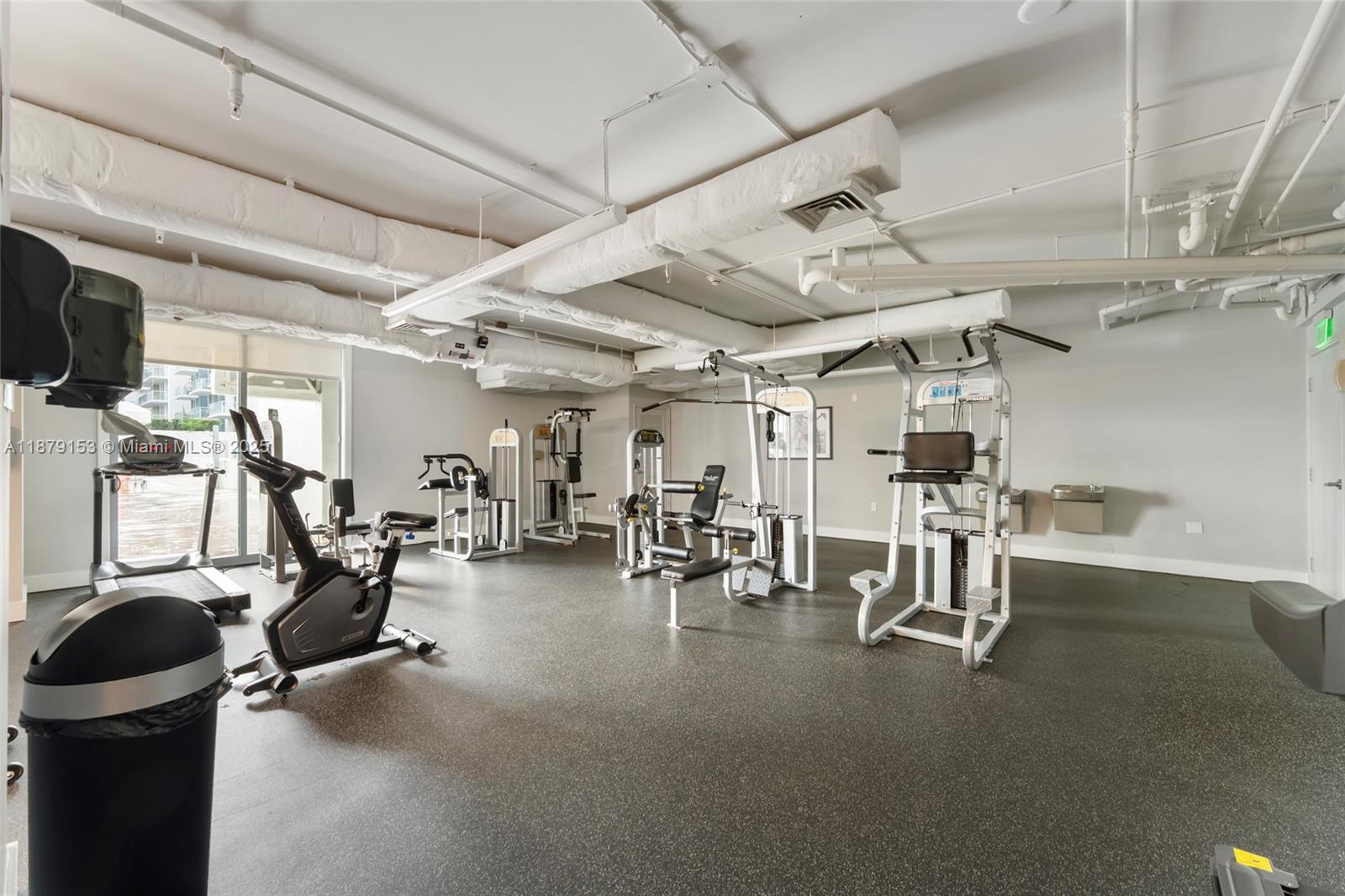 HOLLYWOOD STATION RES CON - Residential