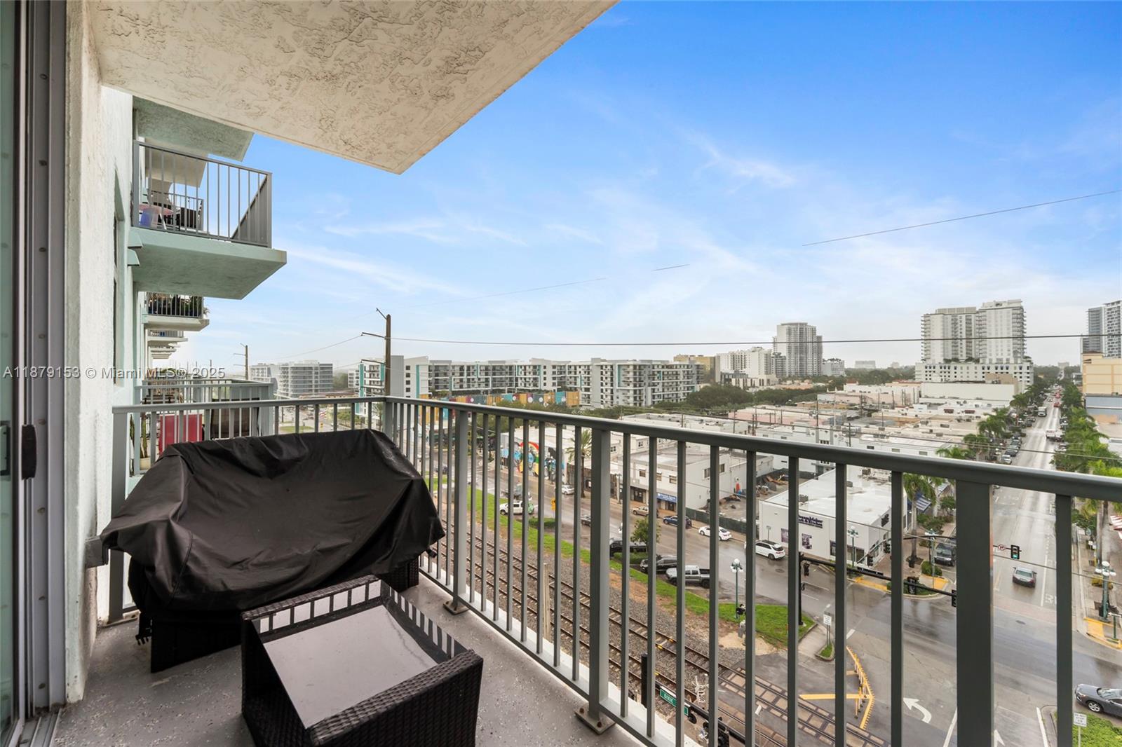 HOLLYWOOD STATION RES CON - Residential