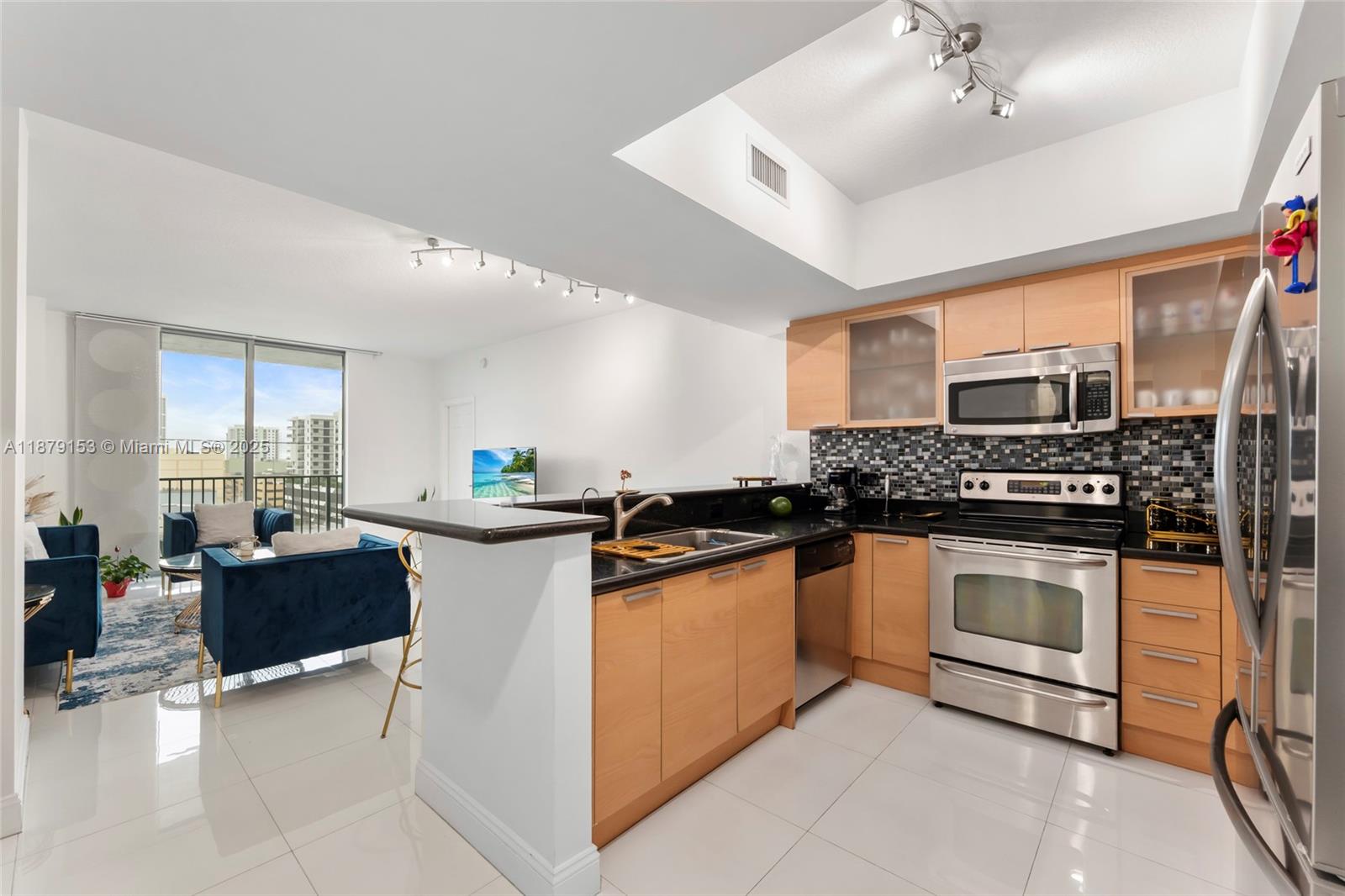 This isn't just a home; it's your launchpad to the vibrant downtown Hollywood lifestyle you've been craving. Perfectly designed for the young professional, this stunningly renovated 2-bedroom, 2-bathroom condo offers the ideal blend of modern luxury and unbeatable convenience. Step into a bright, open-concept space where natural light floods every room. The gourmet kitchen is a showstopper, featuring sleek countertops and premium appliances. From the elegant new flooring to the chic designer lighting and spa-like bathrooms, this home is completely move-in ready.
?This location is everything. You're just moments from top-rated restaurants, trendy boutiques, and lively entertainment. With easy access to major highways, your commute is a breeze, putting you at the center of it all.?