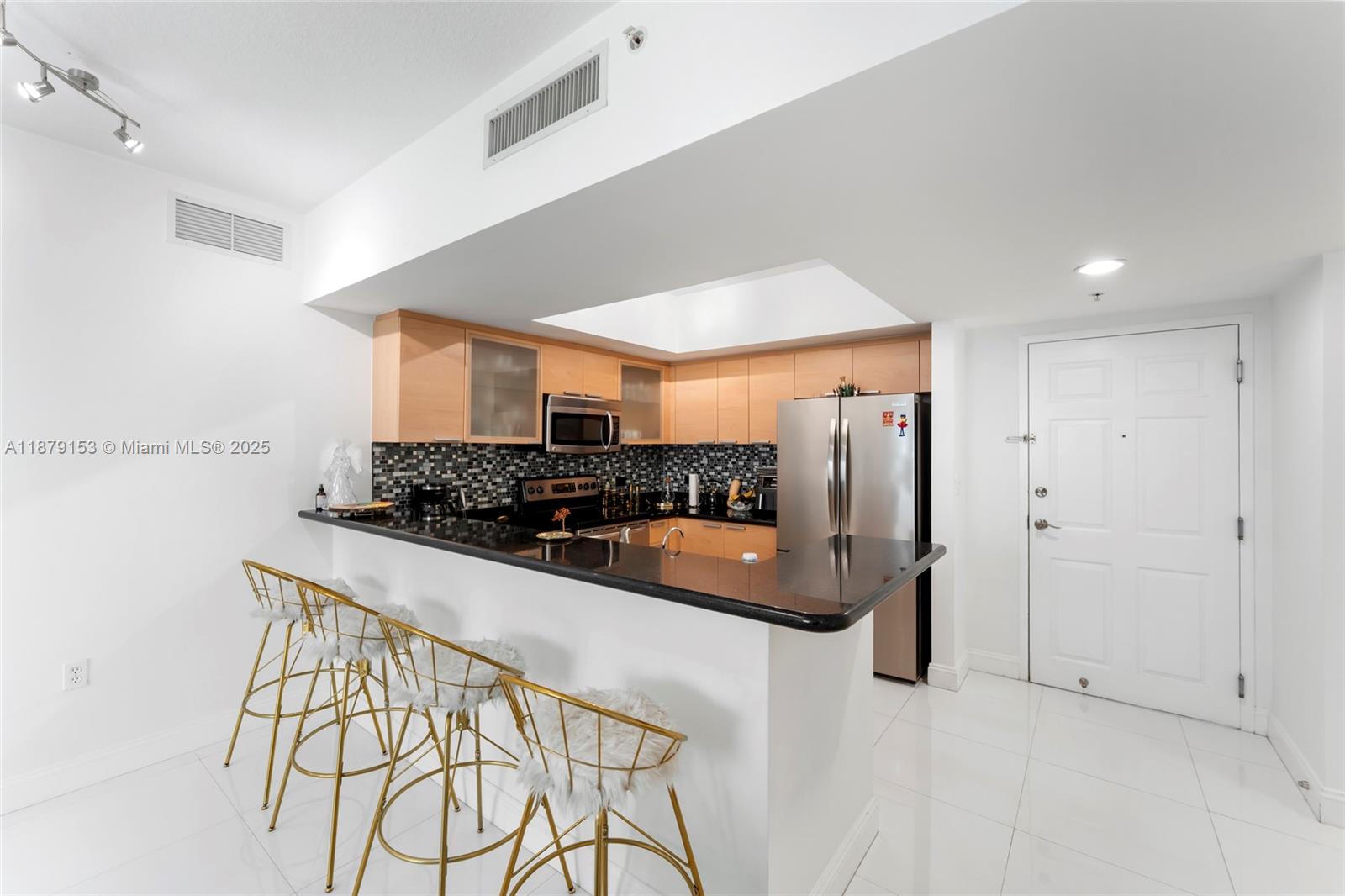 HOLLYWOOD STATION RES CON - Residential