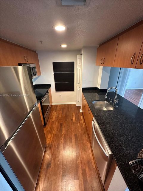816 NW 11th St 505 Miami FL 33136
