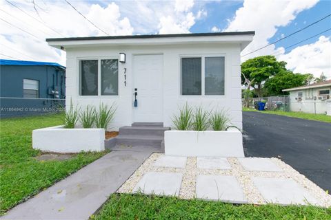 Photo of 711 NW 15th Way, Fort Lauderdale, FL 33311 (MLS # A11864942)