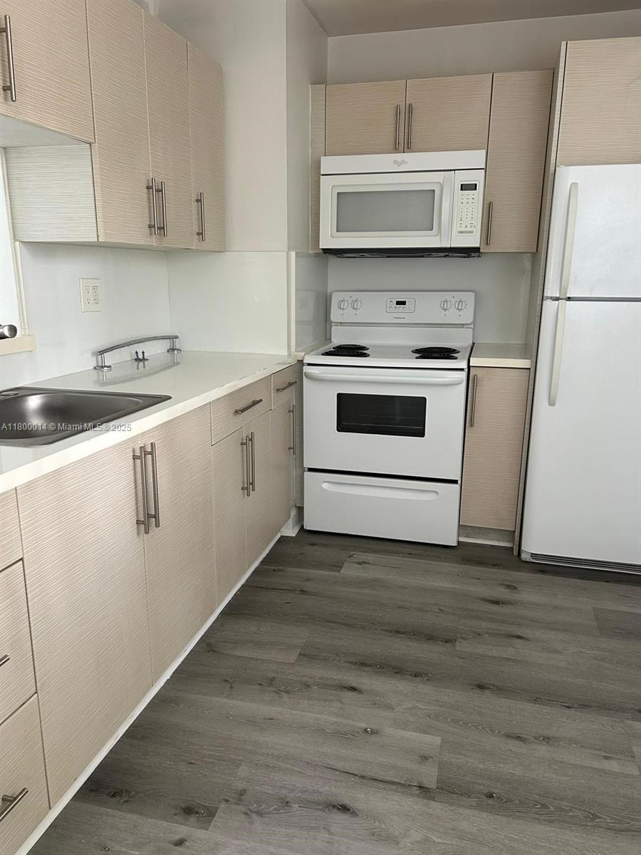 Rental Property at 4393 Nw 11th St 17, Miami, Broward County, Florida - Bedrooms: 1 
Bathrooms: 1  - $1,800 MO.
