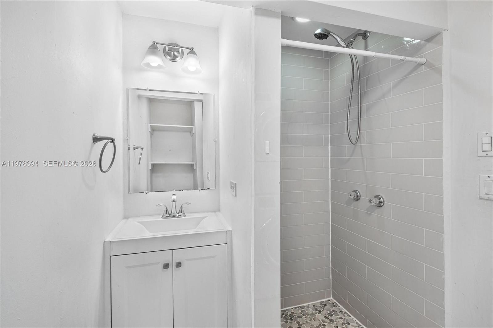 REALTY SECURITIES CORPPB - Residential Income