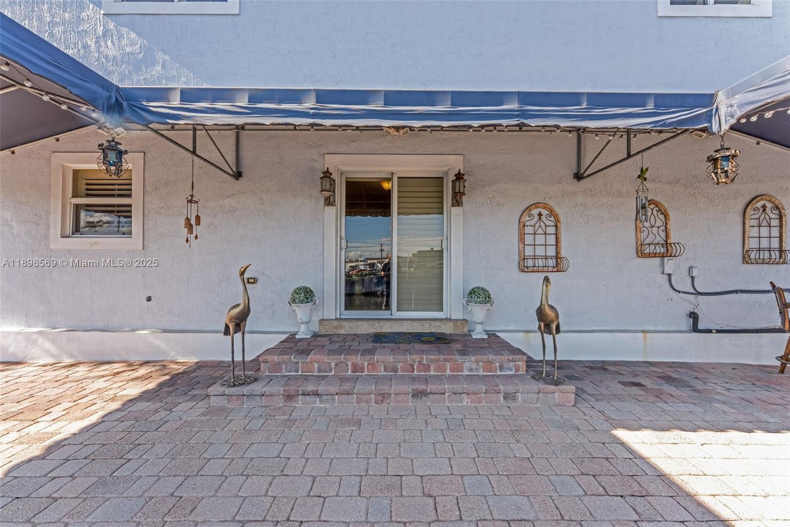 8357 NW South River Dr, Medley, FL, 33166/$699,000 4 8357 NW South River Dr