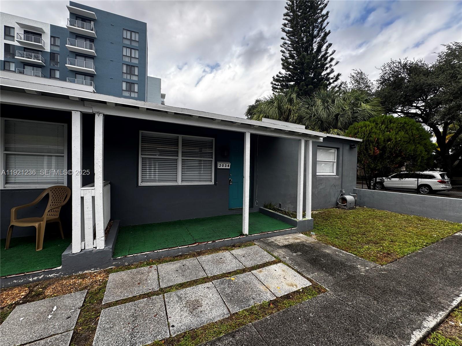 HOLLYWOOD - Residential Income