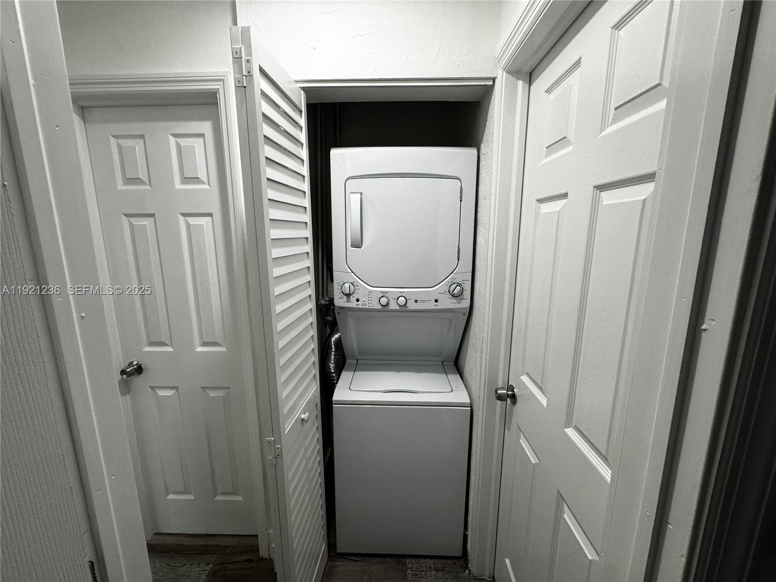 HOLLYWOOD - Residential Income