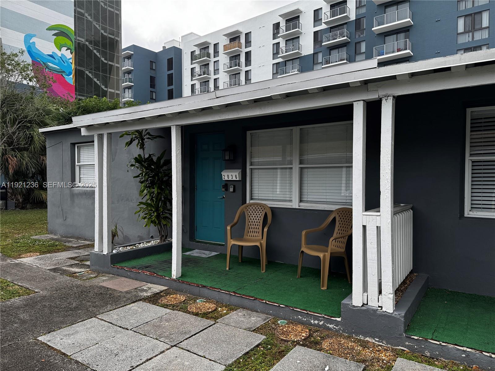 HOLLYWOOD - Residential Income