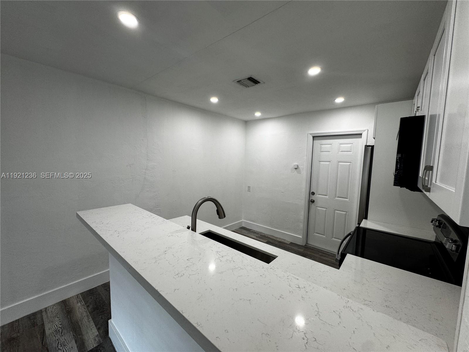 HOLLYWOOD - Residential Income