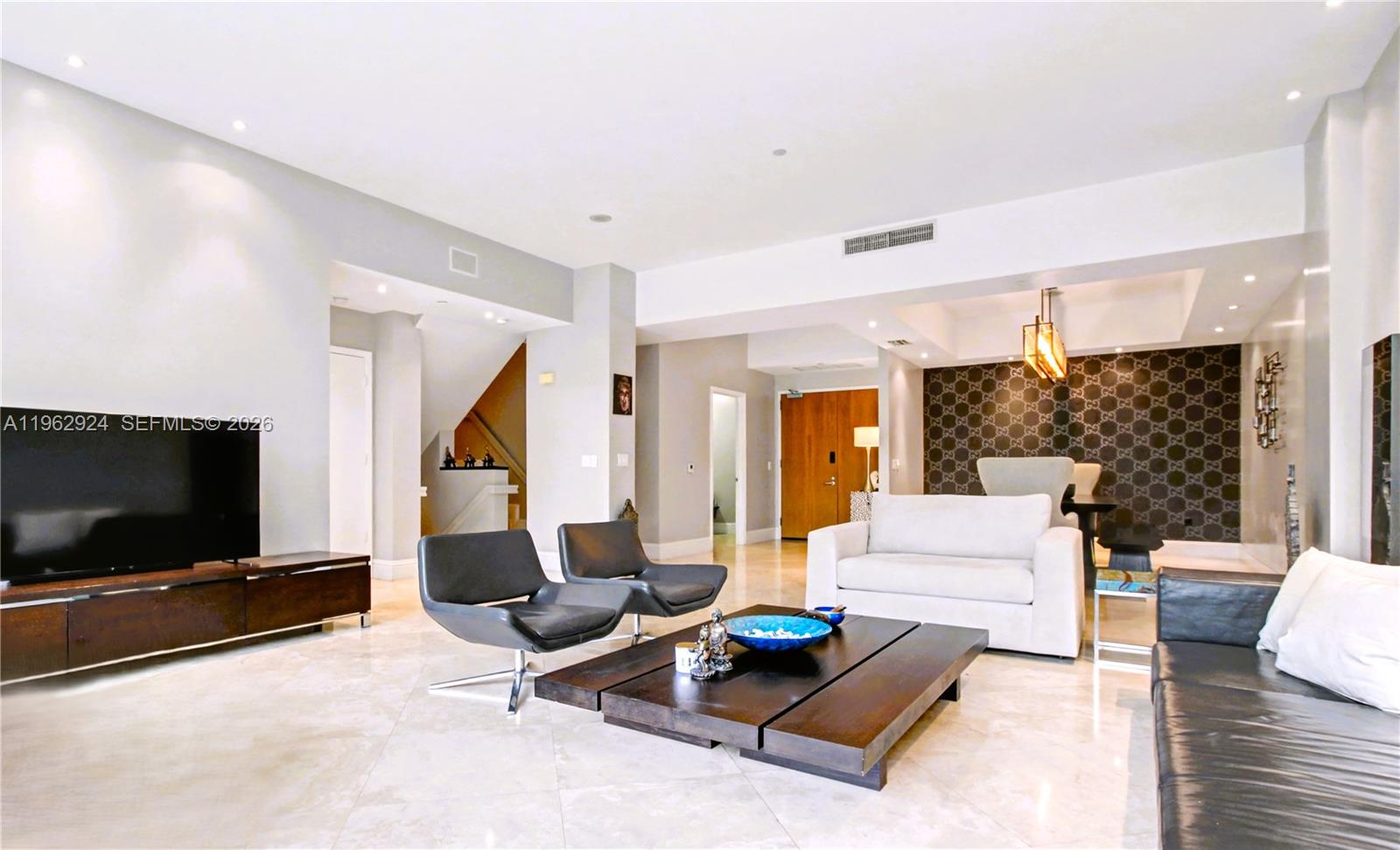 OCEANIA V CONDO - Residential