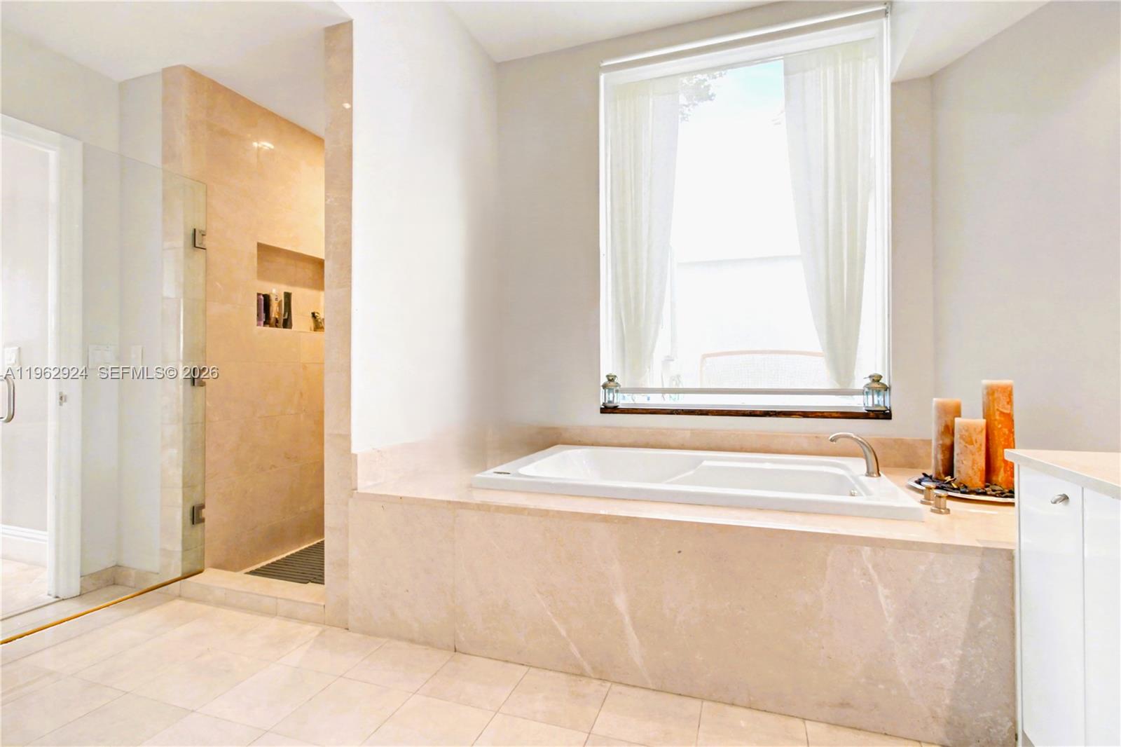 OCEANIA V CONDO - Residential