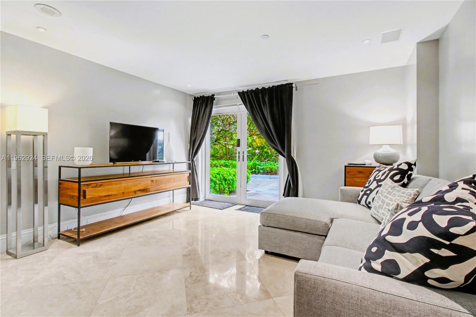 OCEANIA V CONDO - Residential