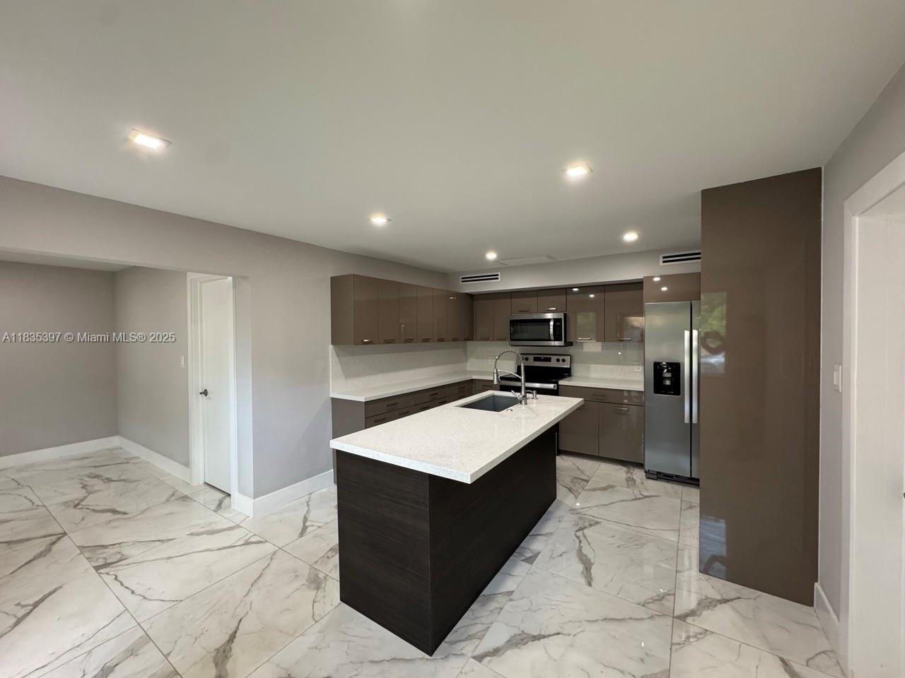 15011 Coconut Ct 0