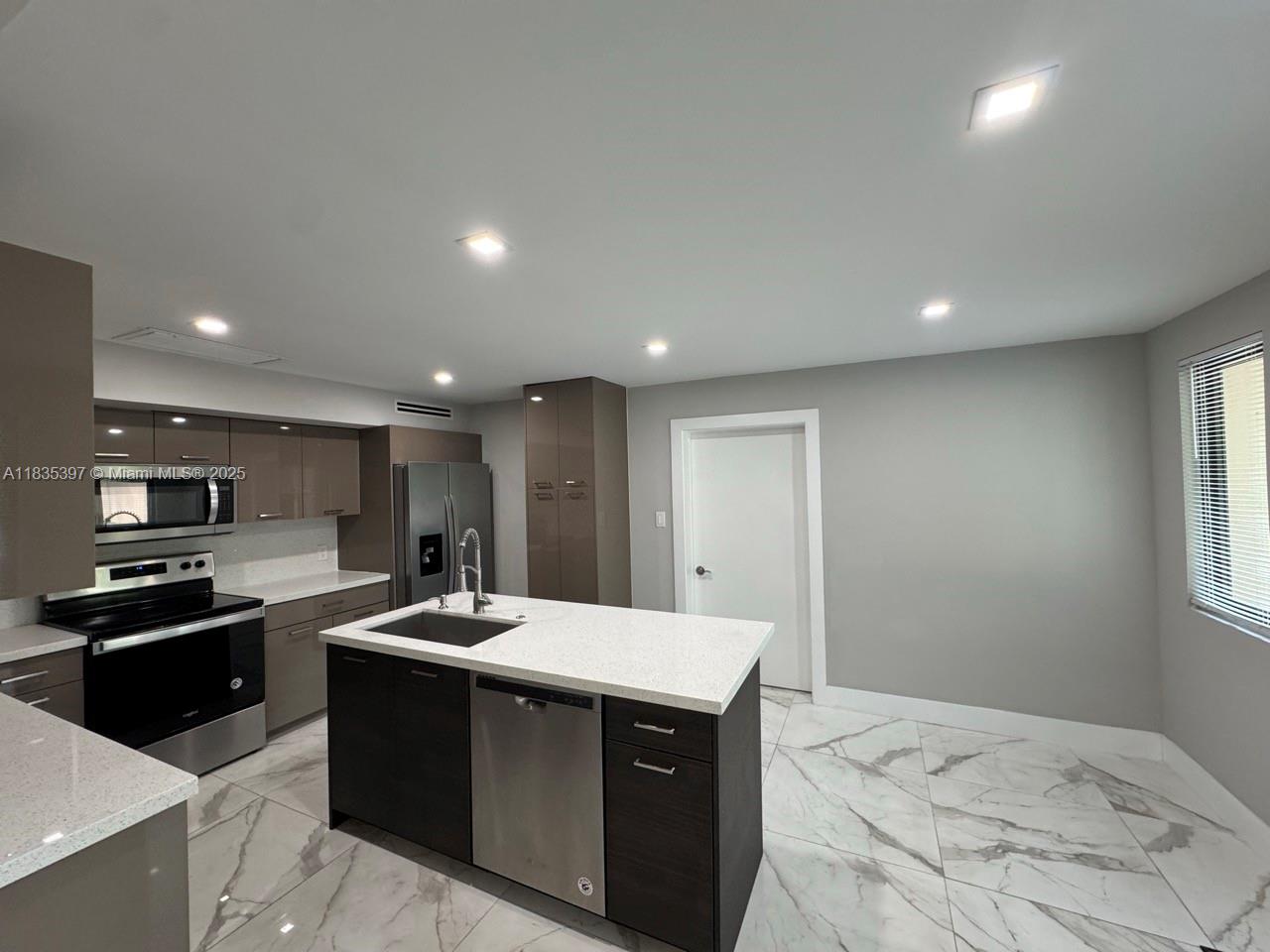 15011 Coconut Ct 0