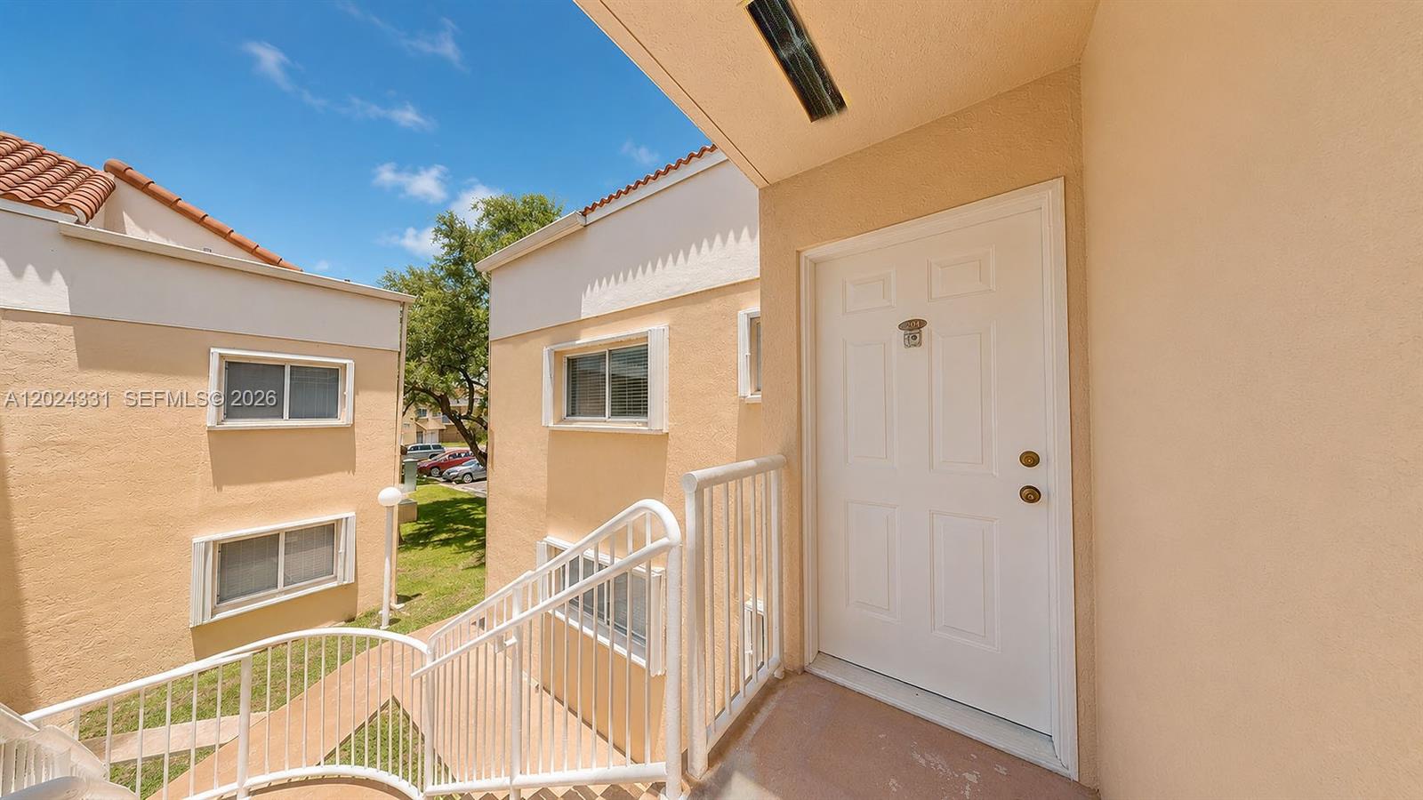 THE SEASONS VILLAS & THMS - Residential