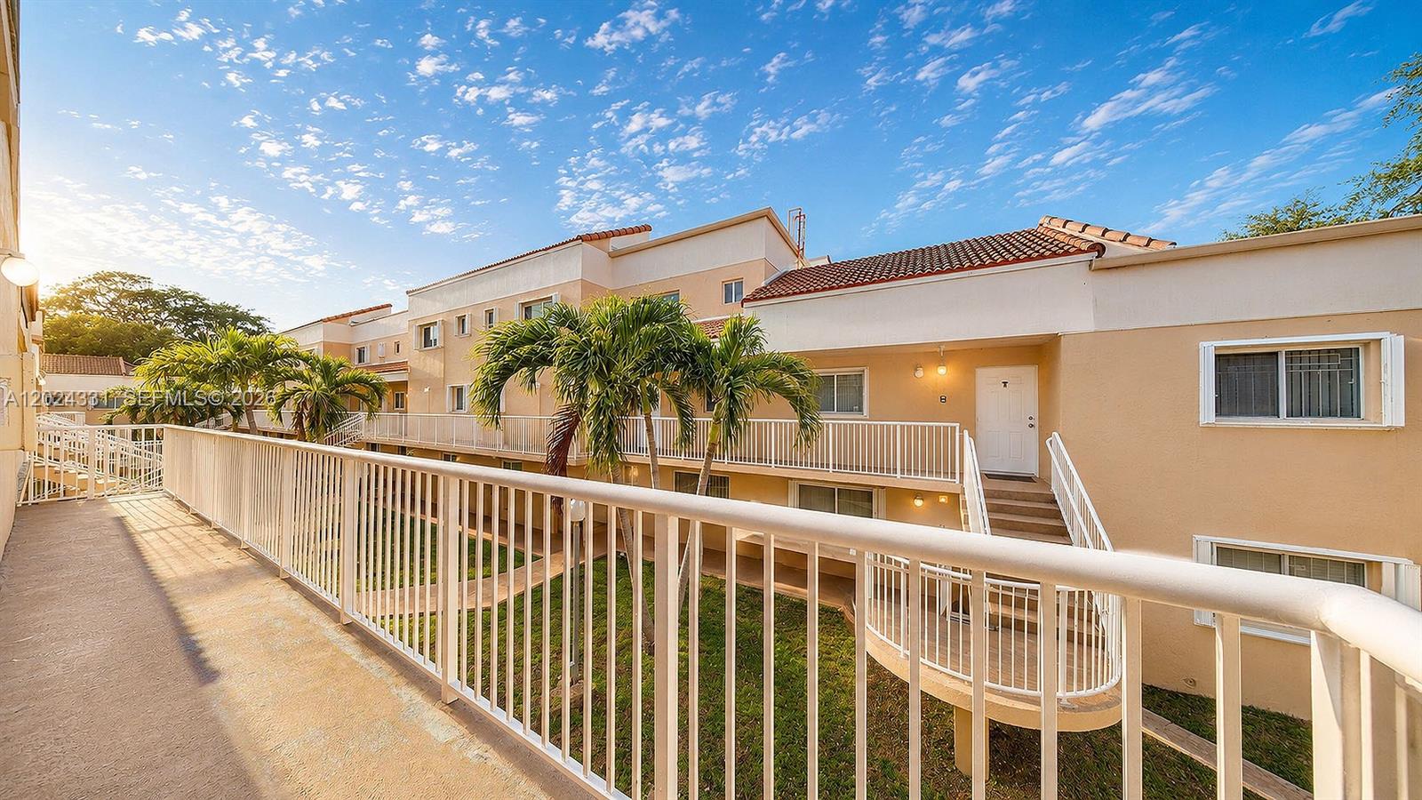 THE SEASONS VILLAS & THMS - Residential