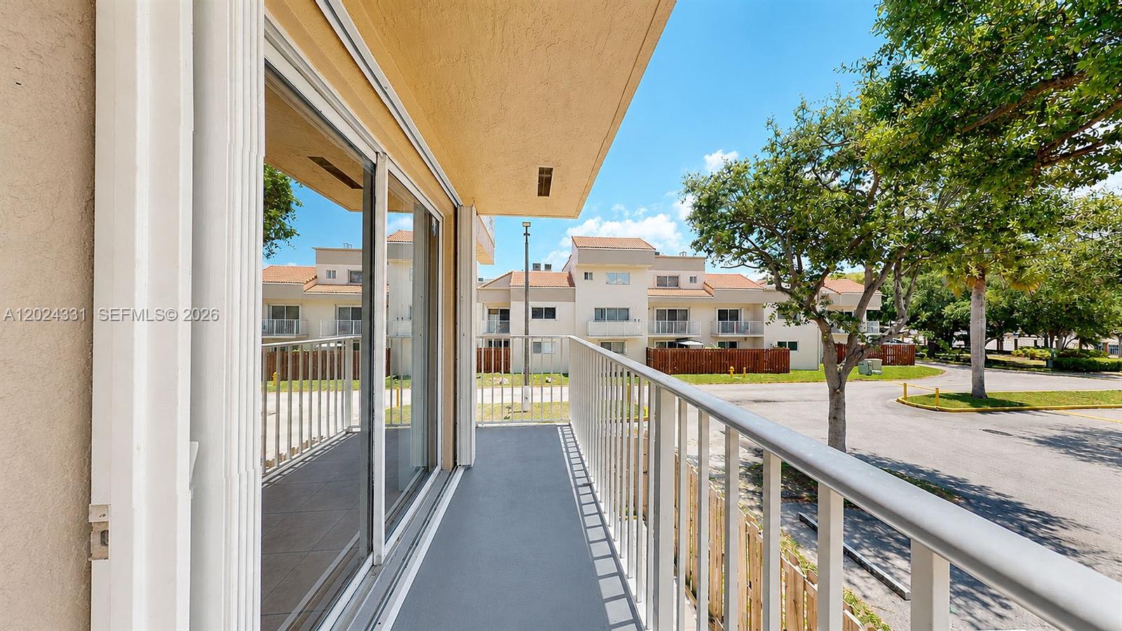 THE SEASONS VILLAS & THMS - Residential
