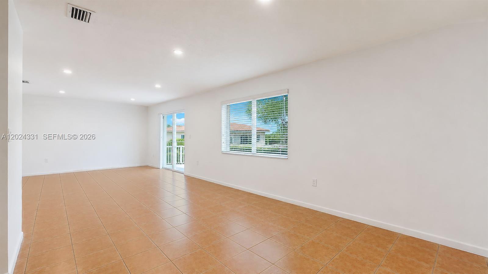 THE SEASONS VILLAS & THMS - Residential