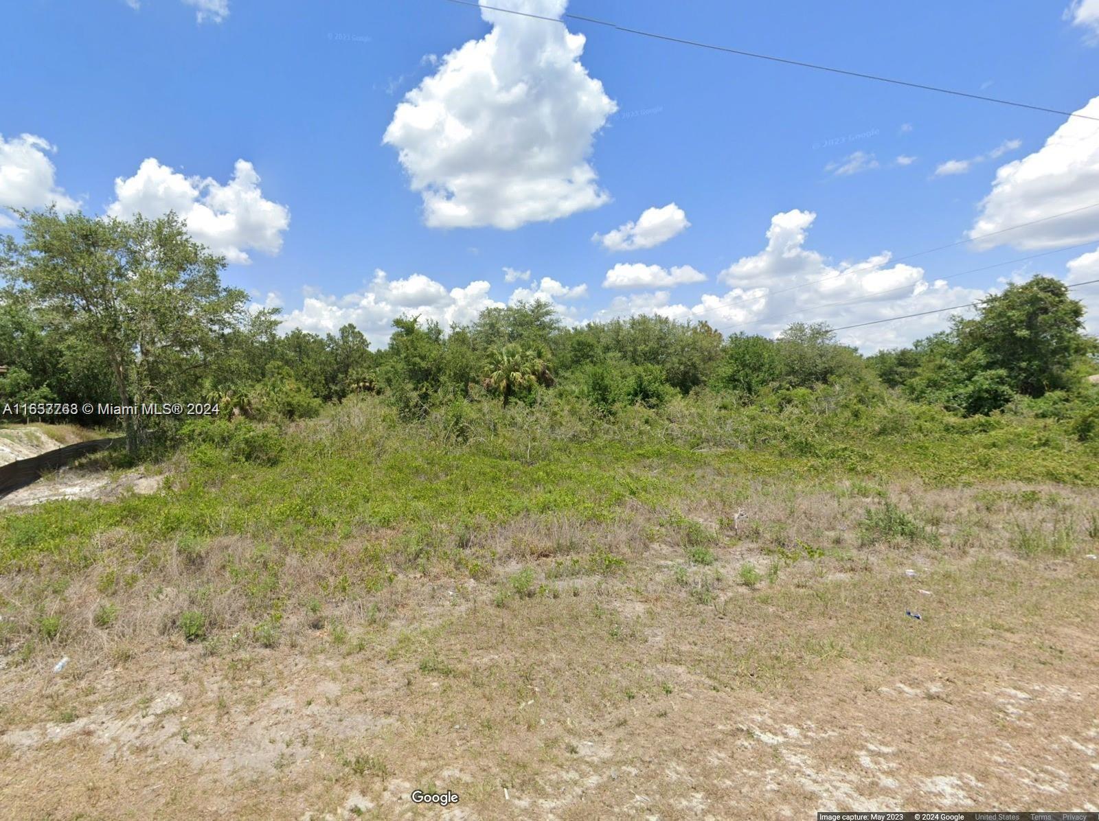 Discover the perfect location on the stunning Florida West Coast in Fort Myers, just northeast of Naples. With easy access to all areas, including a burgeoning real estate market and plenty of new home constructions, now's the time to build your dream home. Ideal for private owners or builders seeking a slice of paradise. Don't miss out on this opportunity to make your mark in Fort Myers!