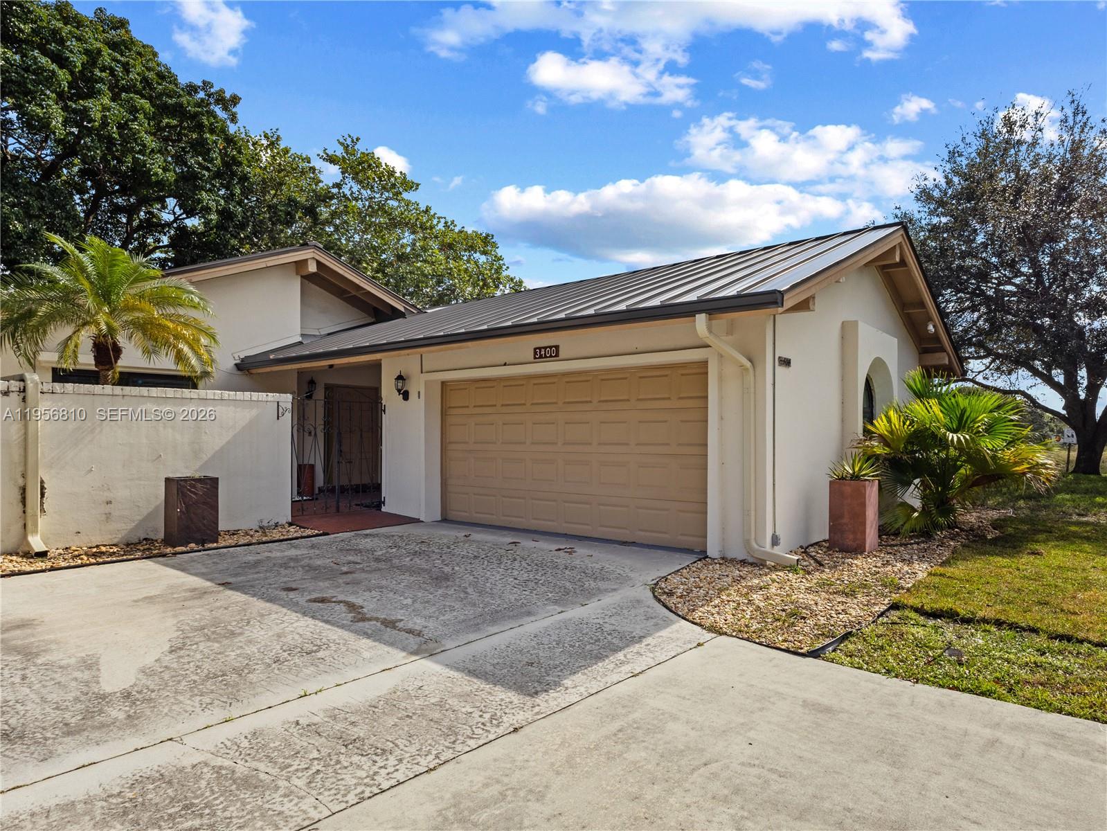HILLS OF INVERRARY TRACT - Residential
