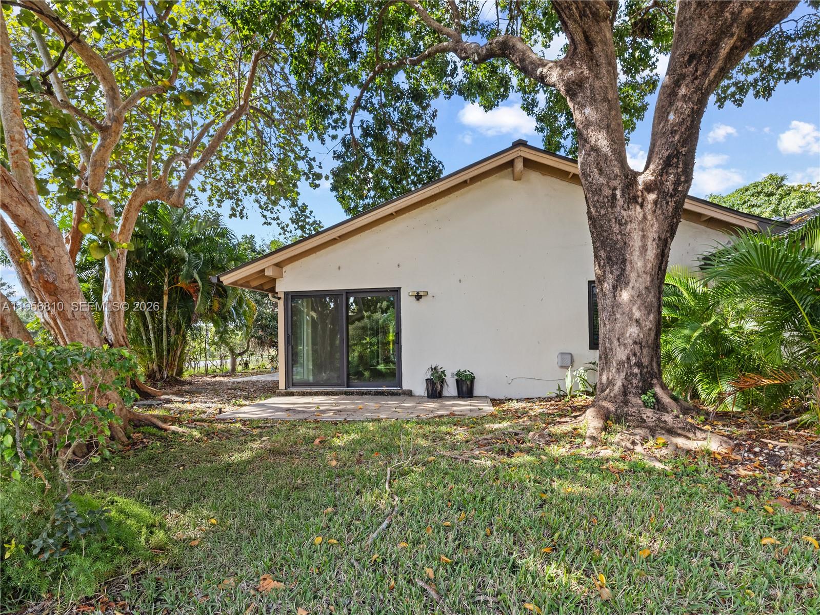 HILLS OF INVERRARY TRACT - Residential