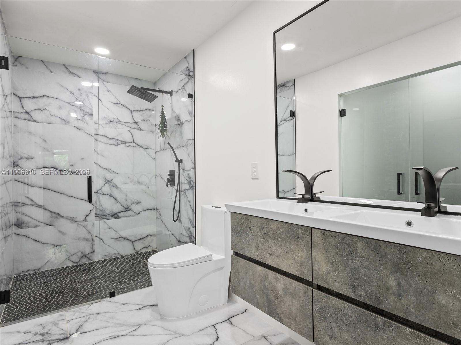 HILLS OF INVERRARY TRACT - Residential