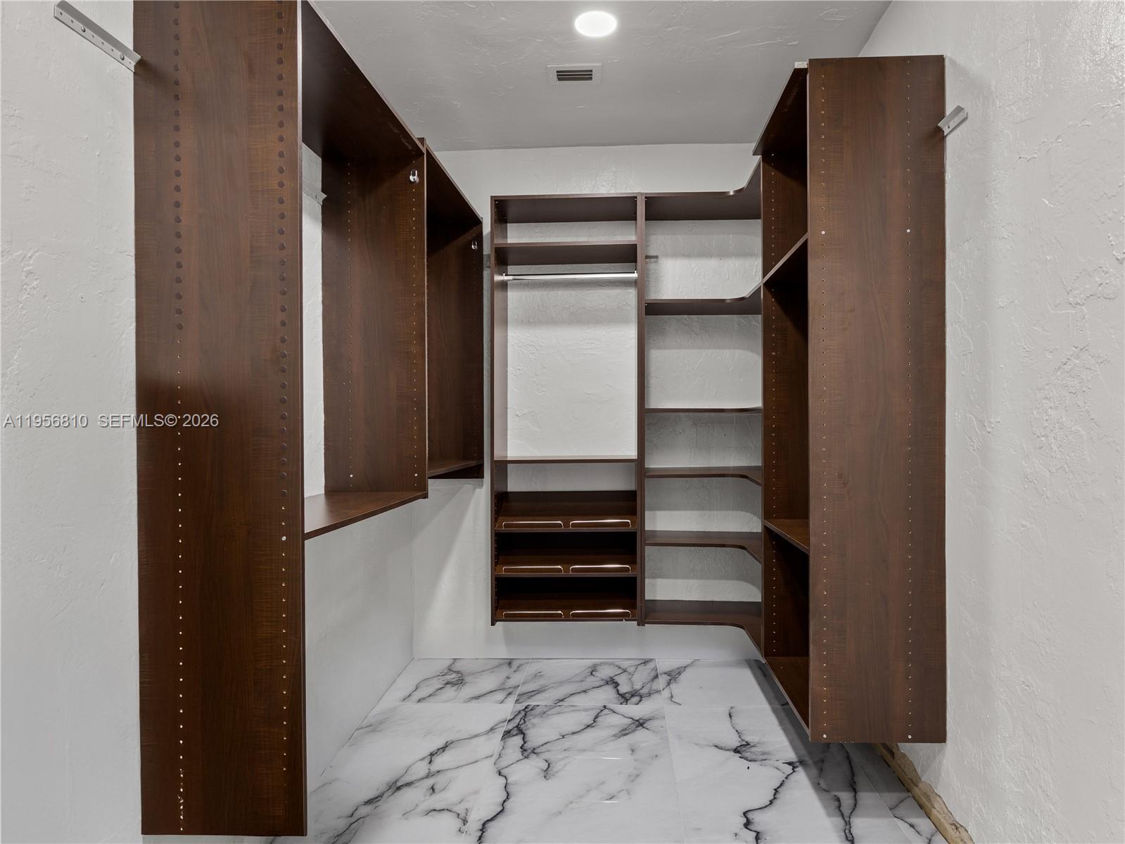 HILLS OF INVERRARY TRACT - Residential