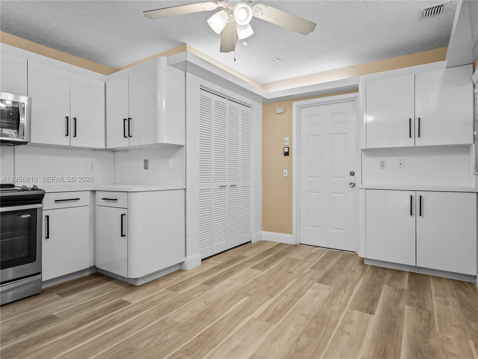 HILLS OF INVERRARY TRACT - Residential