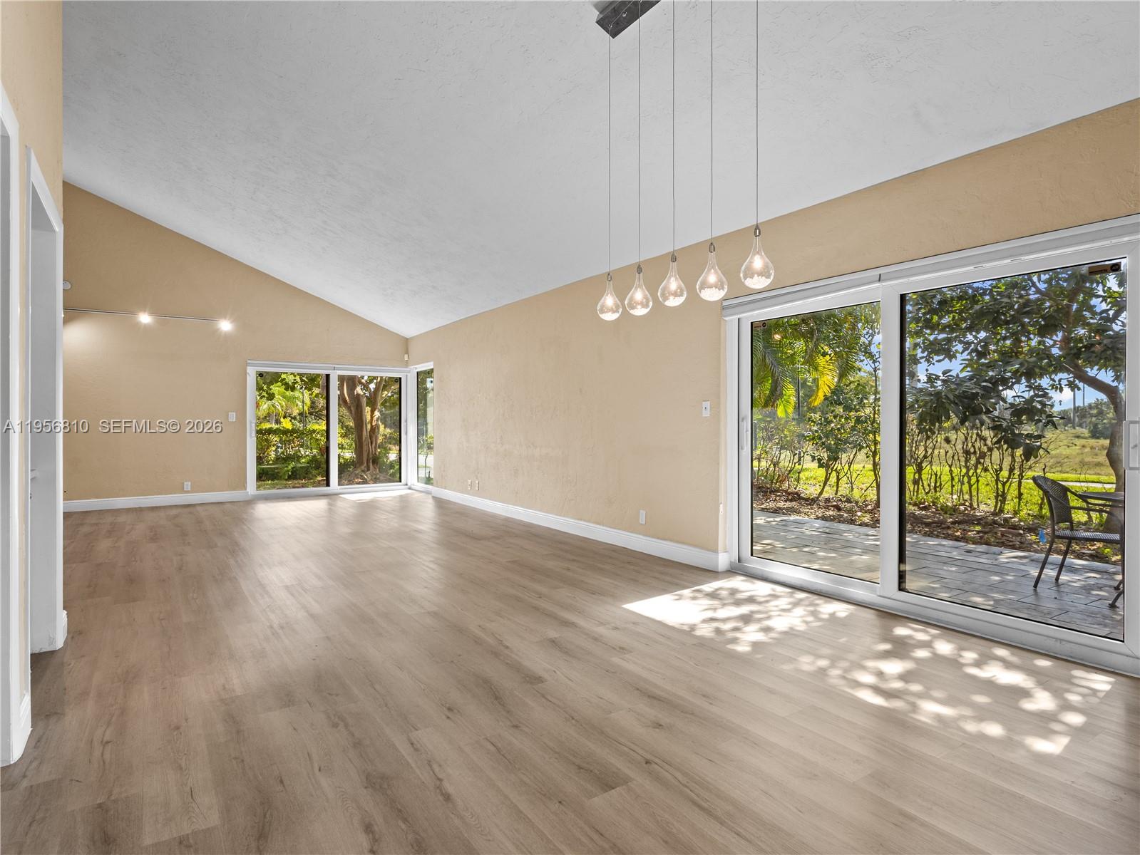 HILLS OF INVERRARY TRACT - Residential