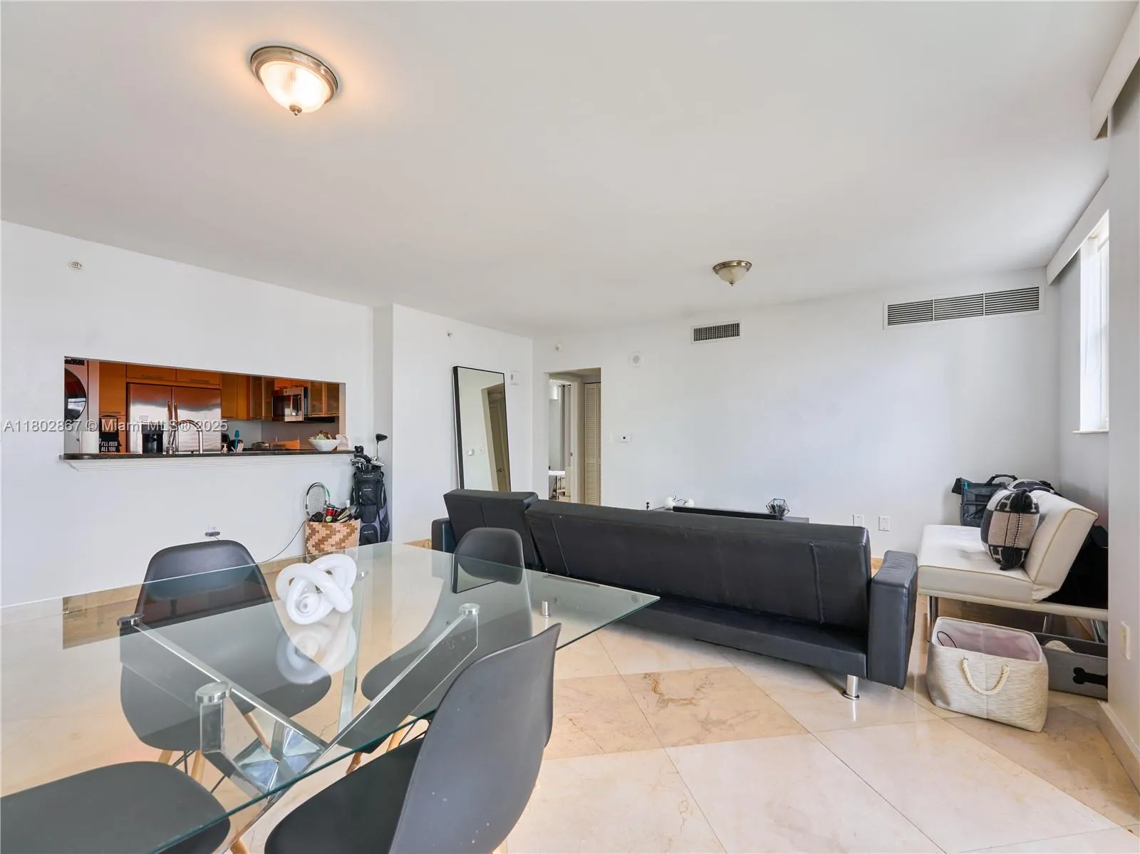 Miami, Florida 33131, United States, 2 Bedrooms Bedrooms, ,2 BathroomsBathrooms,Residential,Pending,132616